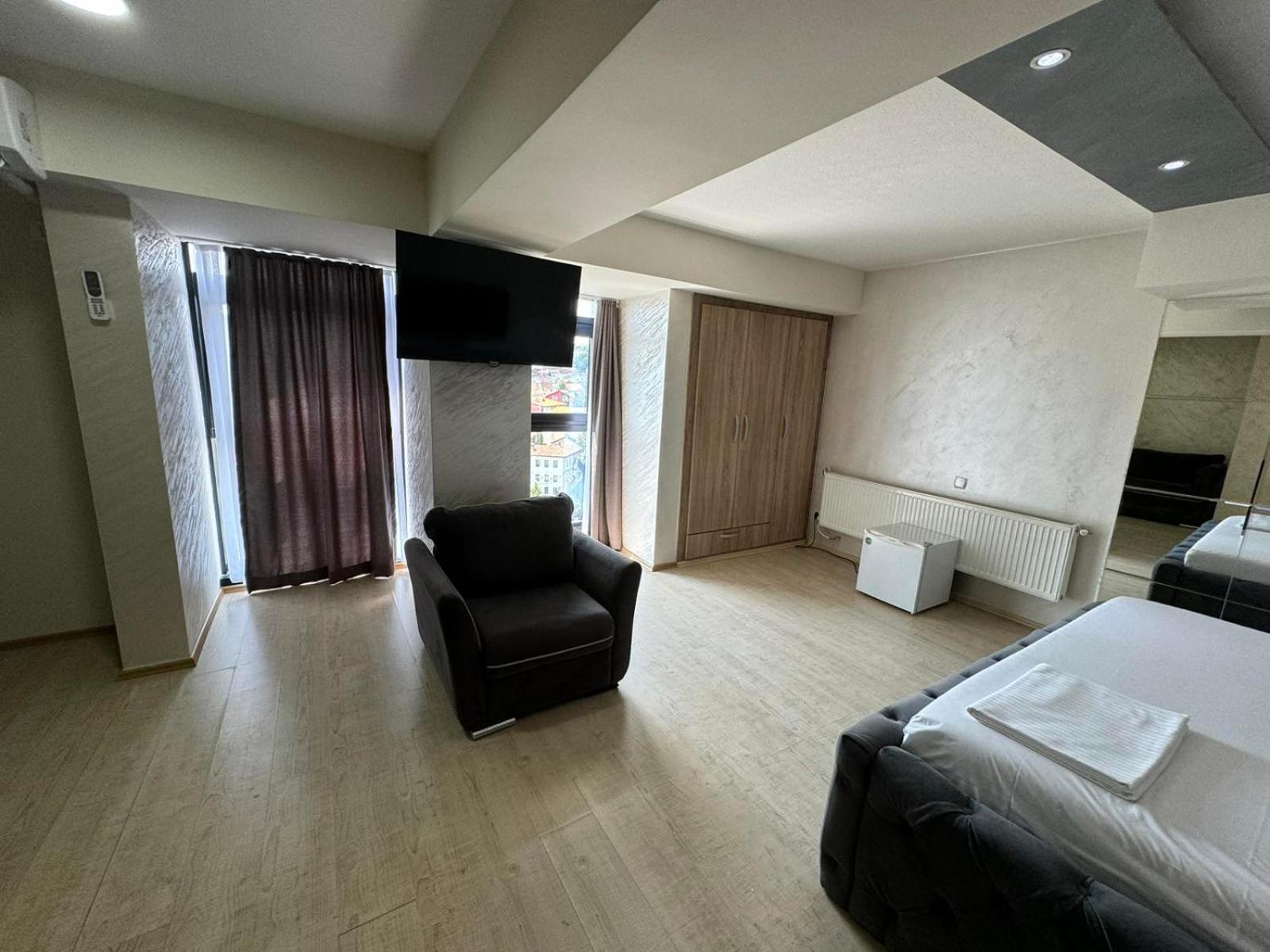 Hotel Pashtriku Gjakova Экстерьер фото